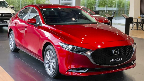 Mazda 3 sở hữu thiết kế đẹp mắt, trang thiết bị hiện đại và giá thuê hợp lý